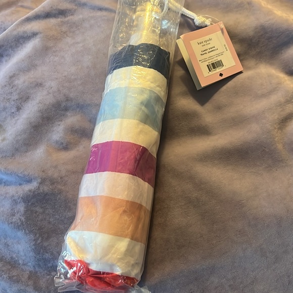 ๐๐ฑKate Spade โ ๏ธ Candy Stripe Umbrella NWT - Picture 3 of 7